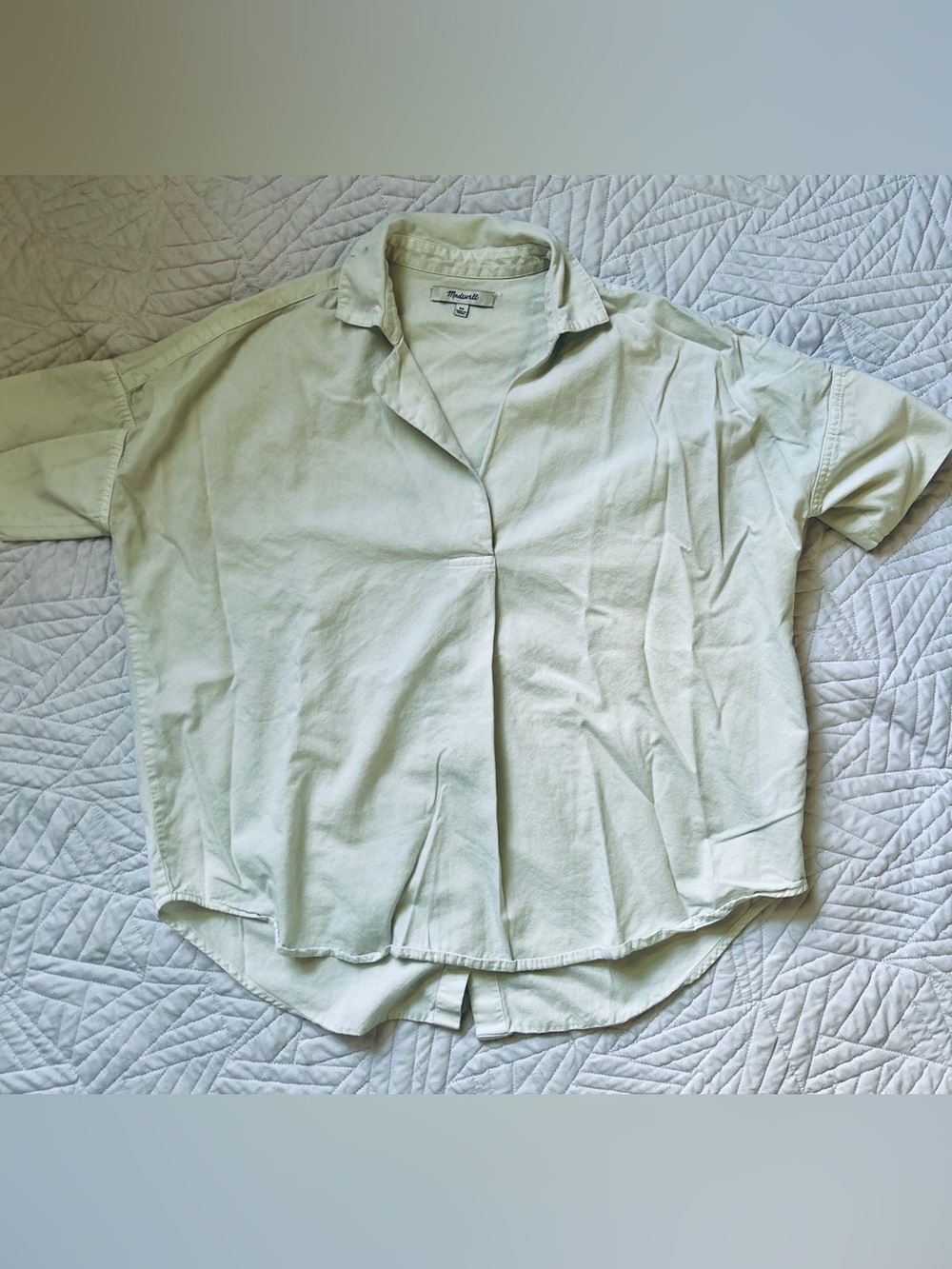 Madewell “Courier” White Short Sleeved Button-Back Shirt Blouse
